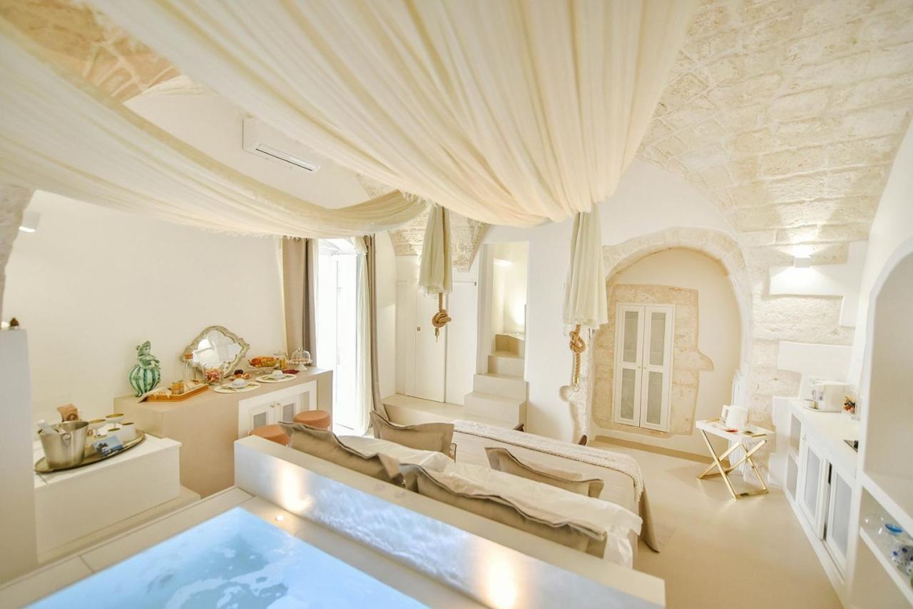 Eurydice Suite With Infinity Jacuzzi Ostuni Bagian luar foto