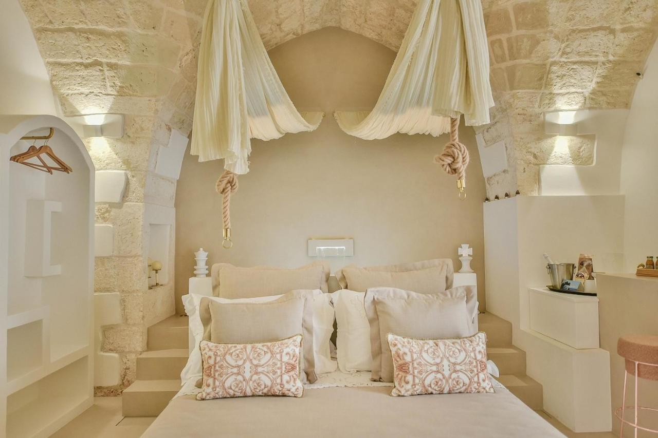 Eurydice Suite With Infinity Jacuzzi Ostuni Bagian luar foto