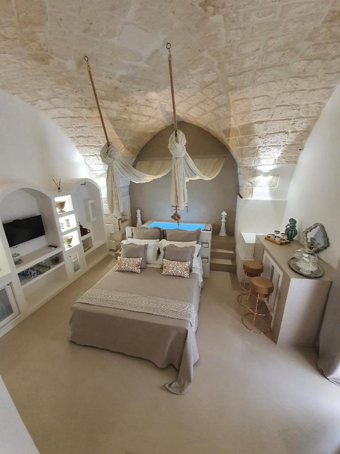 Eurydice Suite With Infinity Jacuzzi Ostuni Bagian luar foto