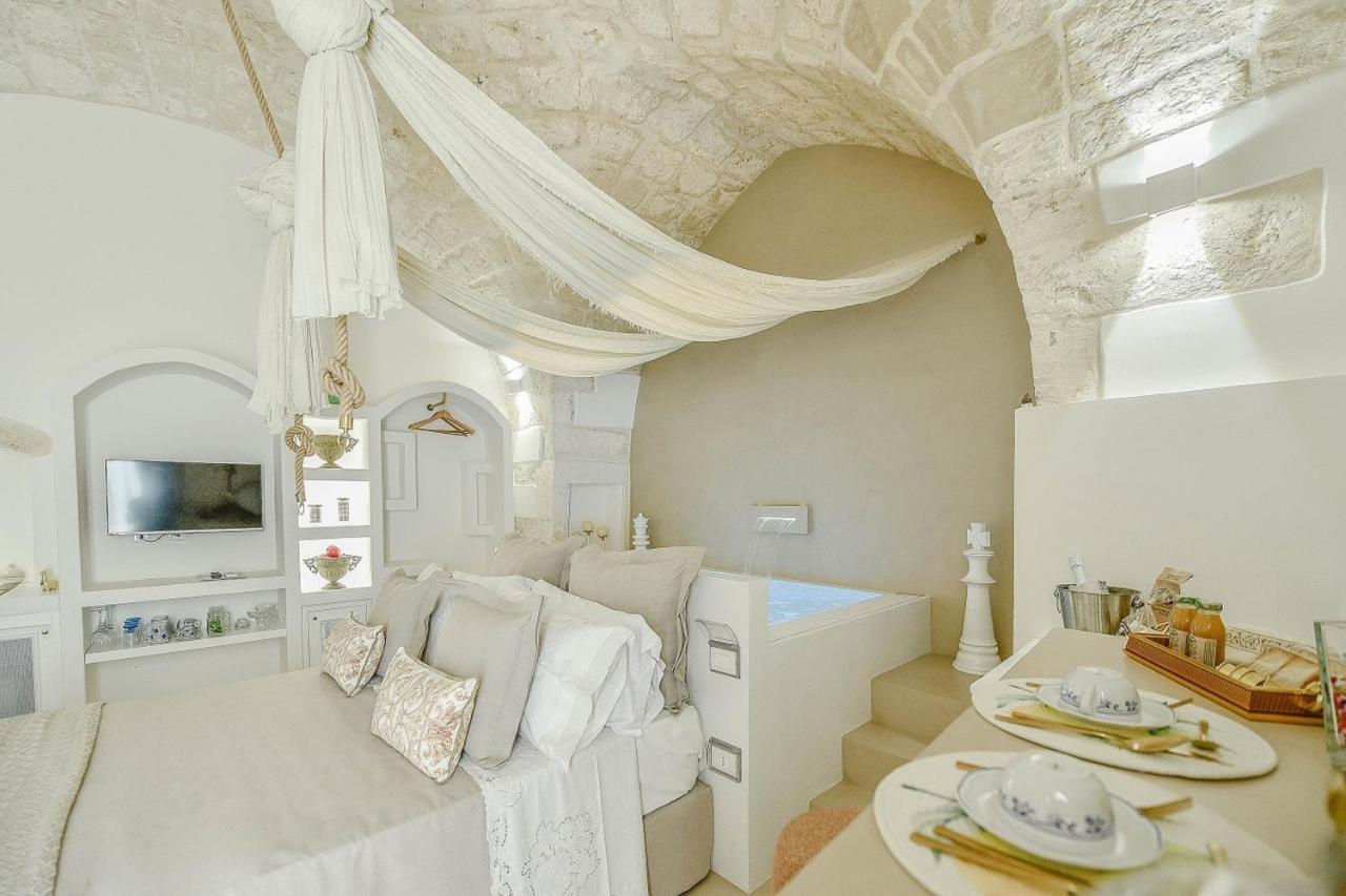 Eurydice Suite With Infinity Jacuzzi Ostuni Bagian luar foto