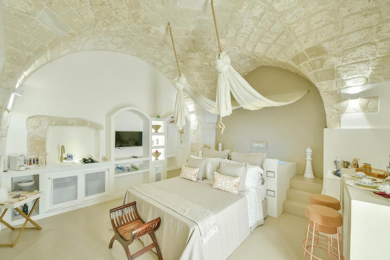 Eurydice Suite With Infinity Jacuzzi Ostuni Bagian luar foto