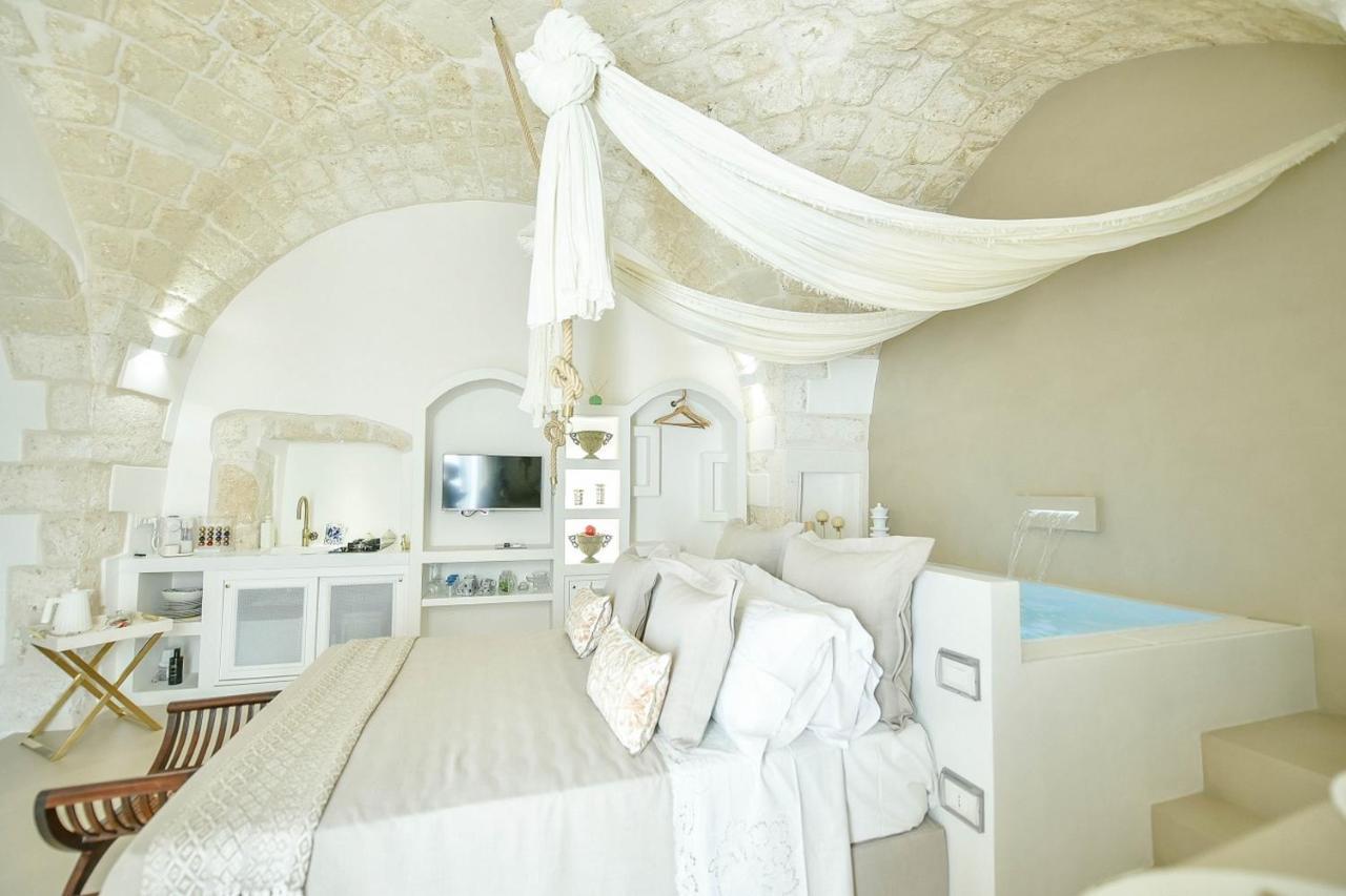 Eurydice Suite With Infinity Jacuzzi Ostuni Bagian luar foto